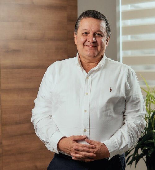 Hugo Berto Henao Arroyave - Jefe de Área Servicios Corporativos
